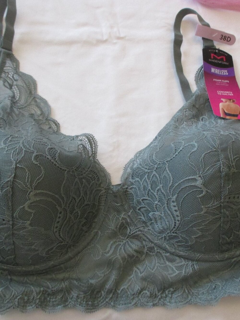 NWT - MAIDENFORM wireless Comfort bra - sz 38D - MSRP $40.00 - style #1188 -